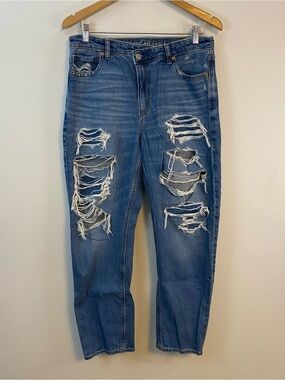 American Eagle Distressed Mom Jean Strigid Blue Jean Women’s 10